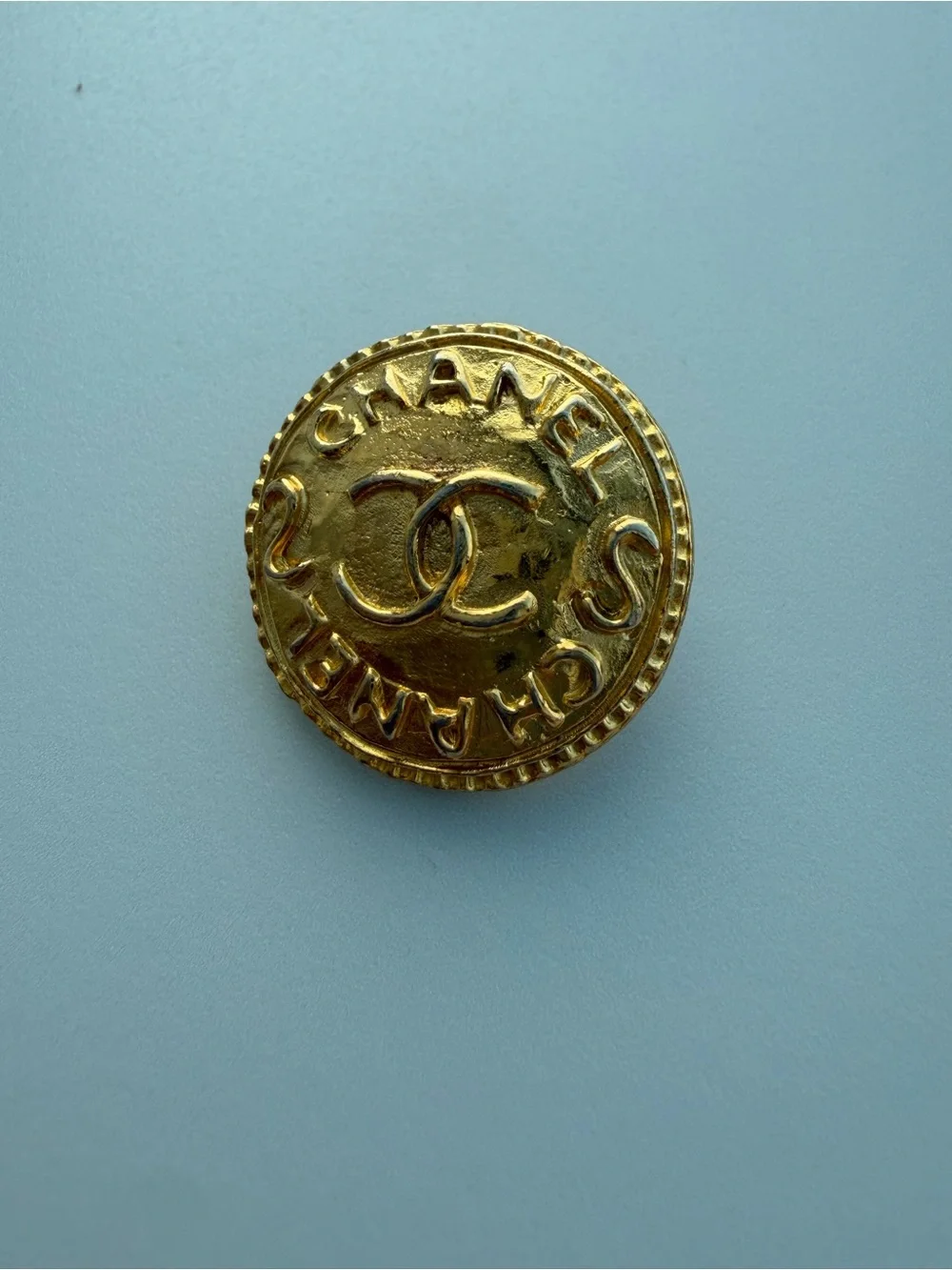 💯 Authentic CHANEL Vintage Gold CC Logo Round Clip-On Earrings